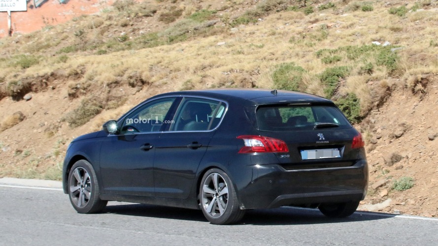 Peugeot 308 Refresh Spy Shots