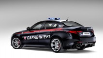 Alfa Romeo Giulia Quadrifoglio jandarma olarak göreve başladı