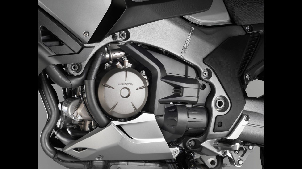 Avaliação: Honda VFR 1200X Crosstourer se destaca pelo câmbio