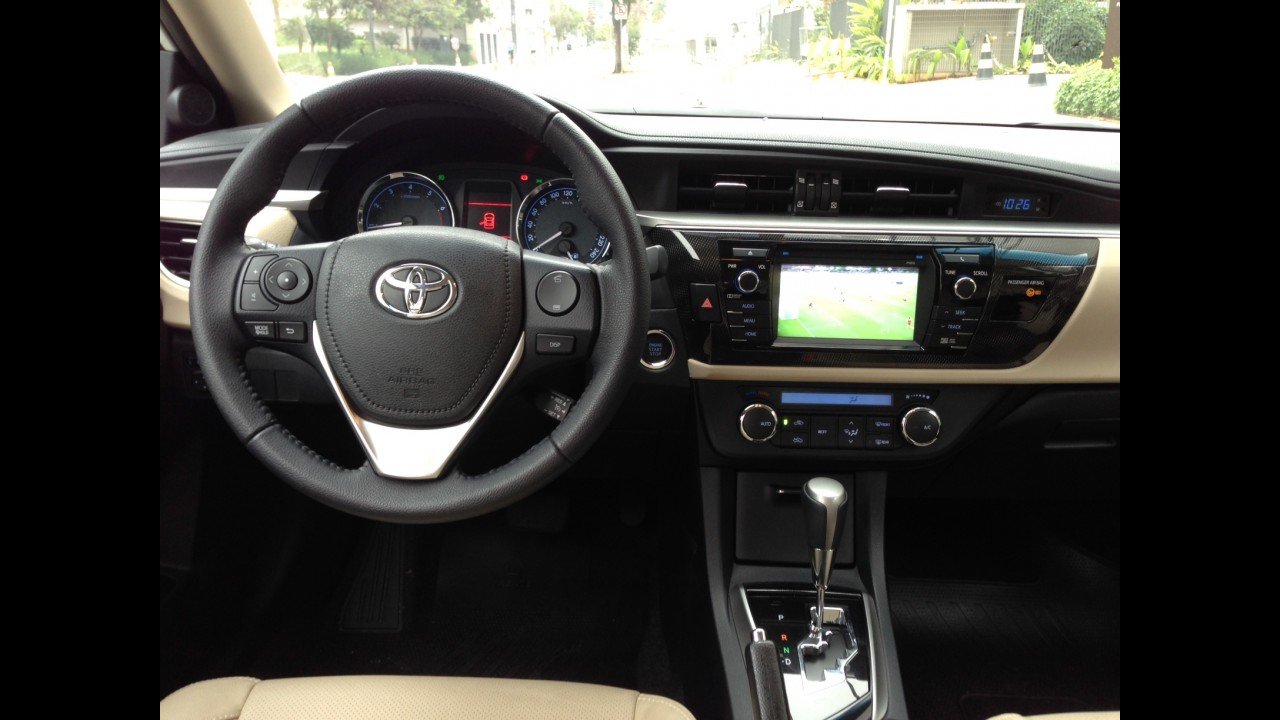 Altima ou Corolla? Desconto deixa Nissan grande a preço de Toyota médio