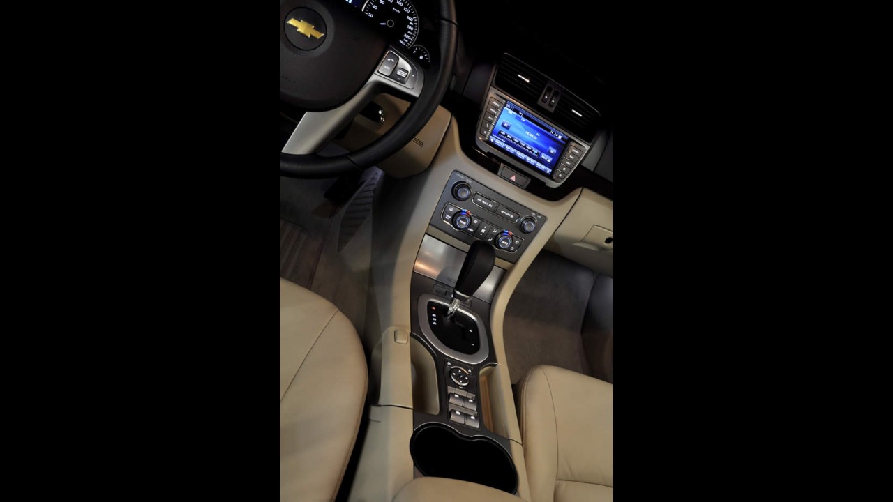 Chevrolet lança o Omega Fittipaldi - Sedan traz motor V6 3.6 litros de 292 cv com injeção direta
