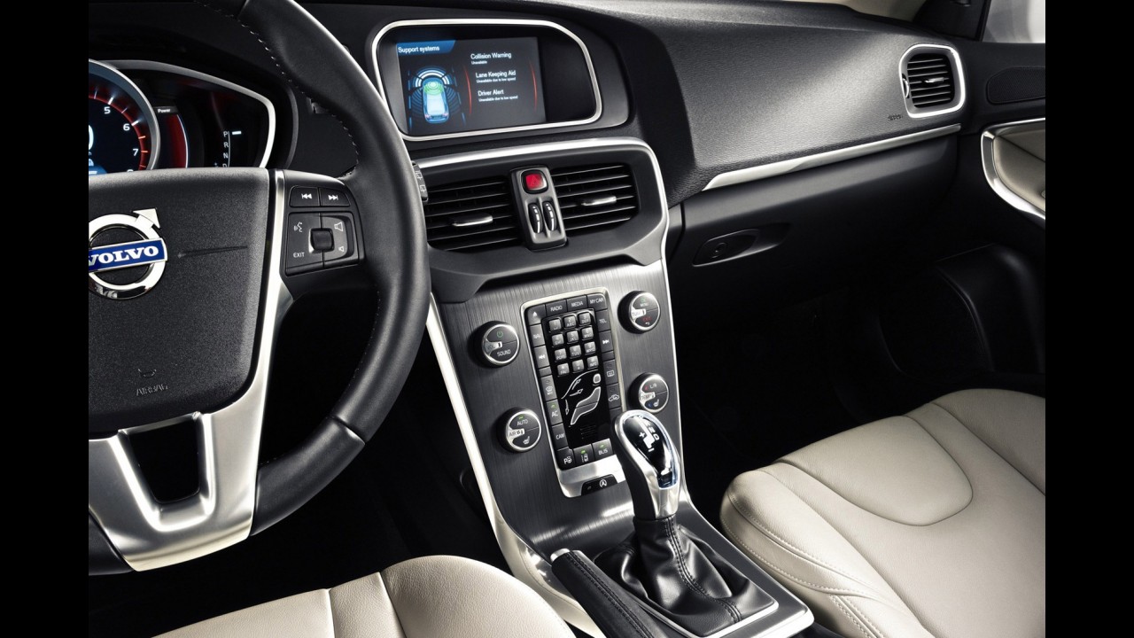 Volvo V40 é lançado oficialmente no Chile