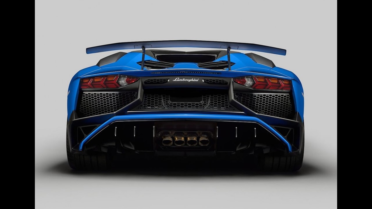 Lamborghini lança Aventador LP750-4 SV Roadster