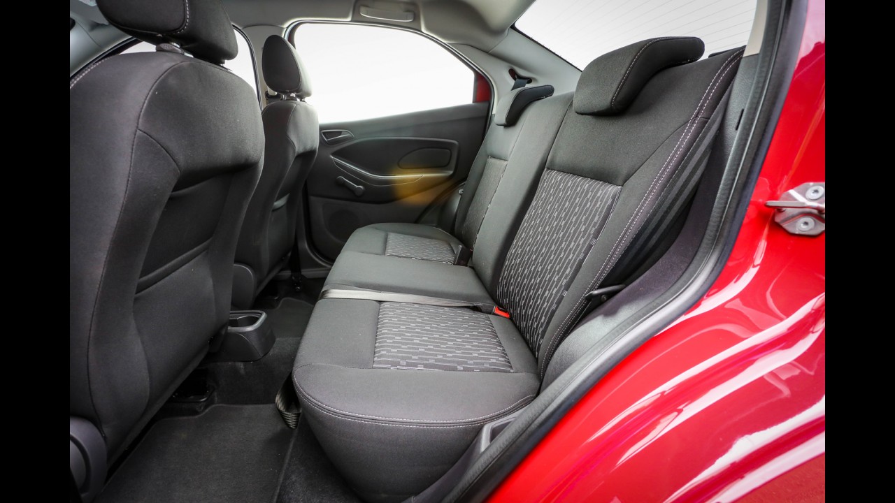 Teste CARPLACE: Versa desafia Ka+ entre os sedãs 1.0 3-cilindros