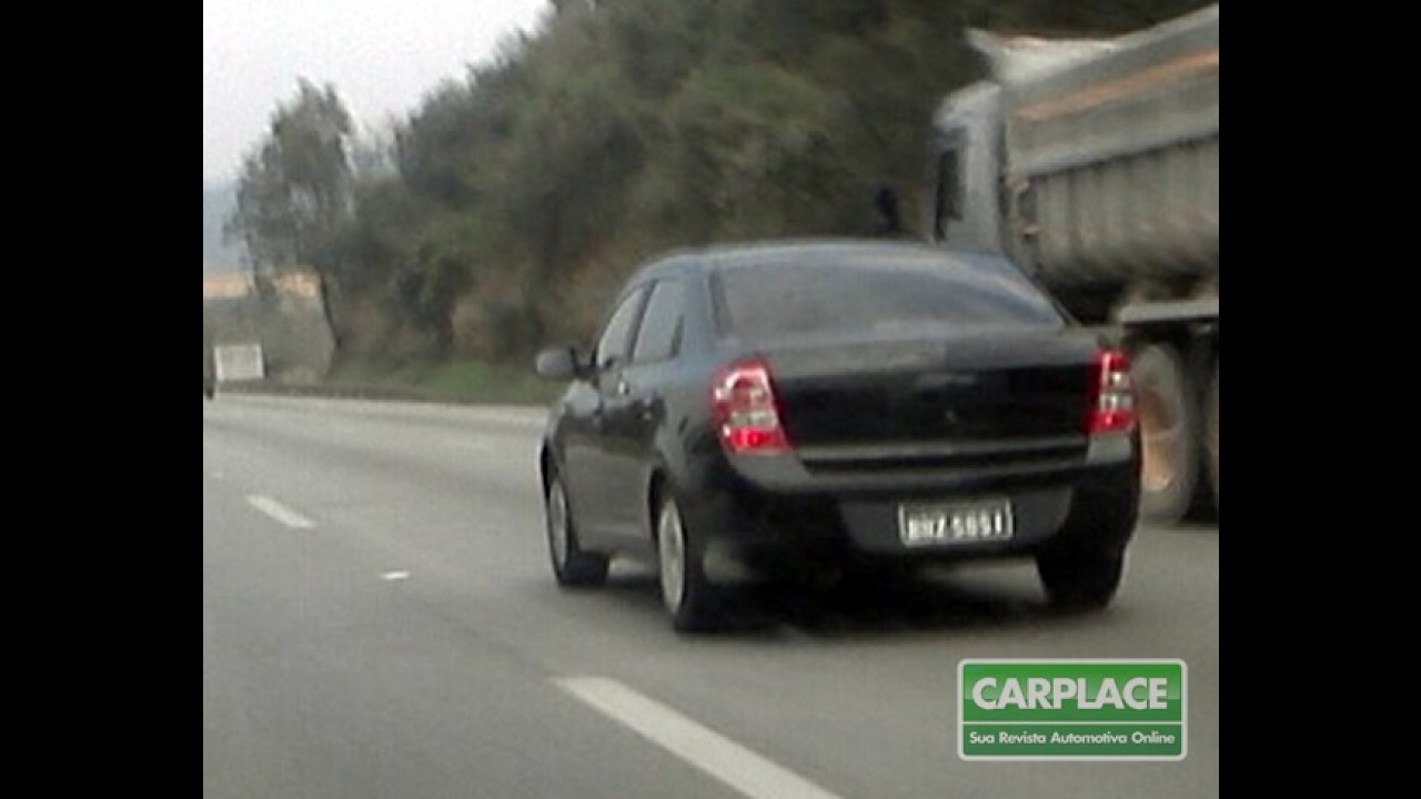 Chevrolet Cobalt: novo flagra revela detalhes da versão mais simples