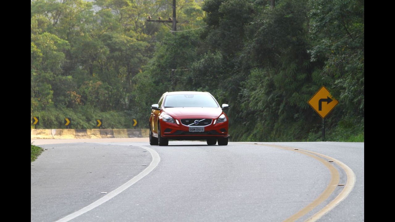 Impressões ao dirigir: Novo Volvo V60 T5 Comfort R-Design - O "SportWagon"