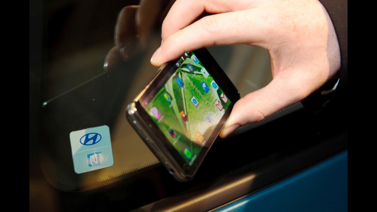 Hyundai mostrará Novo i30 com inovador sistema de conectividade total em Genebra