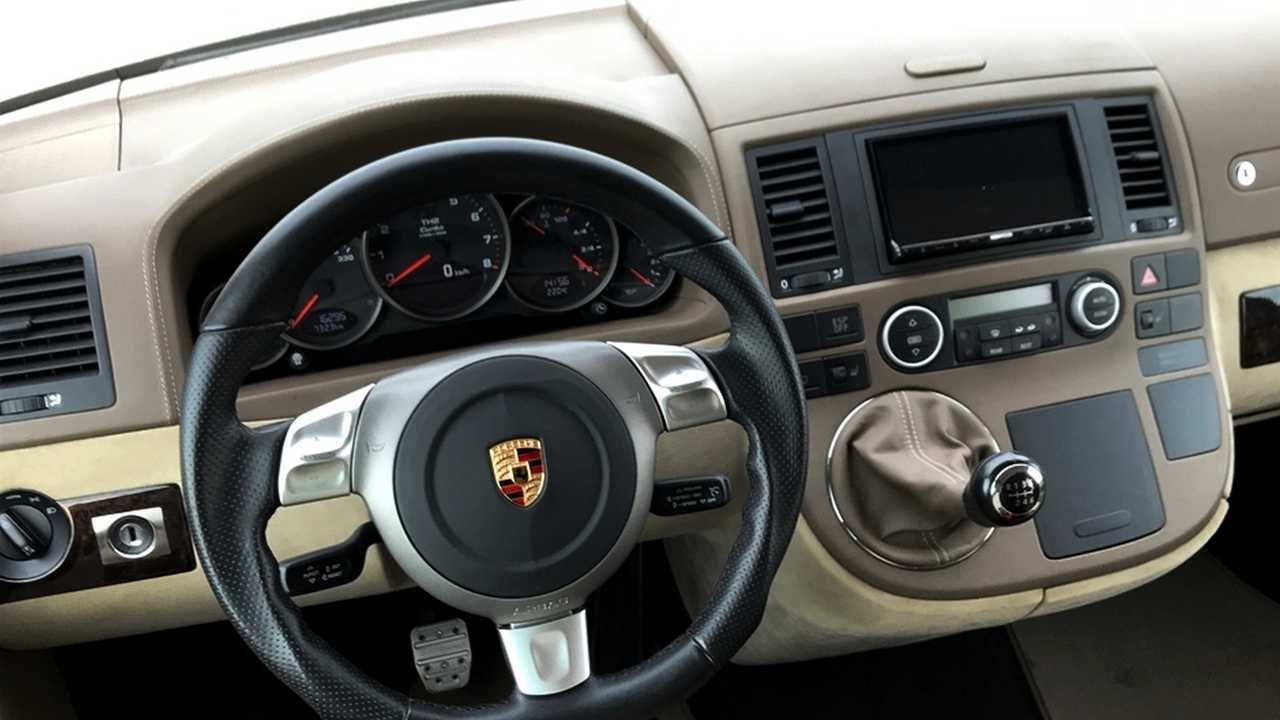 Porsche 911 Turbo Motorlu VW Transporter