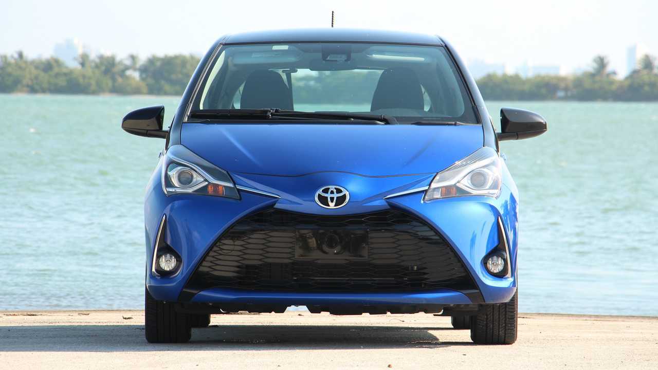 Обзор Toyota Yaris Liftback SE 2018 года