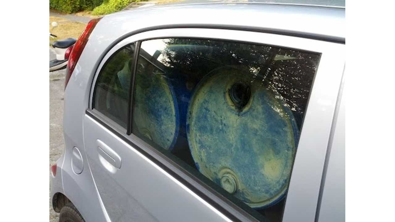 Two 55 Gallon Drums To The Dump? No Problem For The i-MiEV (photo via Lee Colleton...barrels actually used for rain water collection)