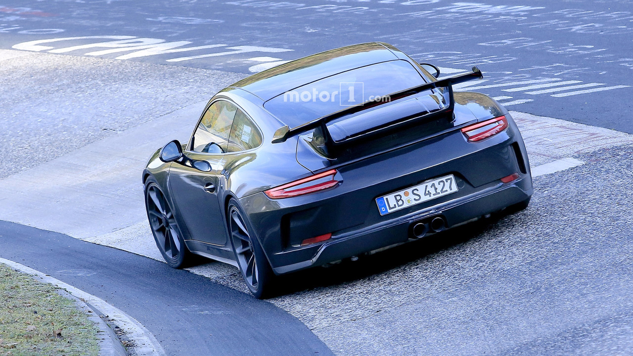 2017 Porsche 911 GT3 facelift spy photo