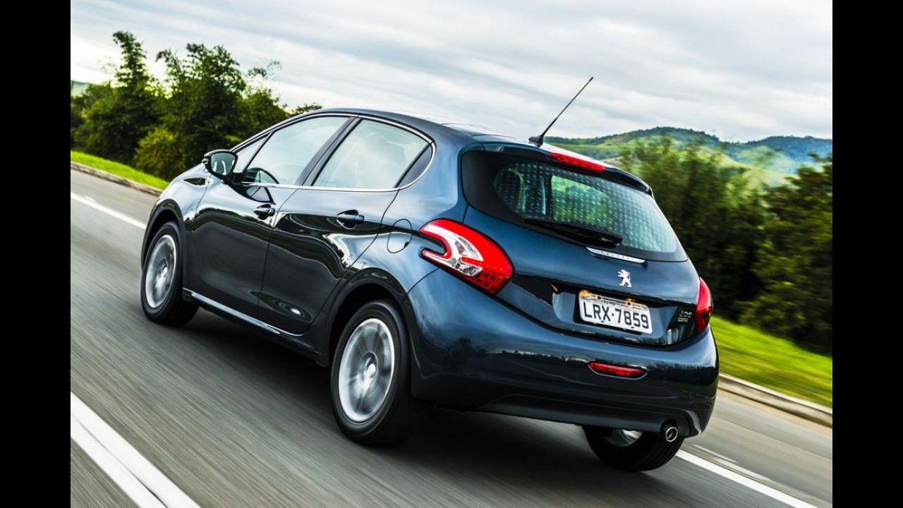 Peugeot mantém promoção e agora paga R$ 500 para quem levar rival do 208