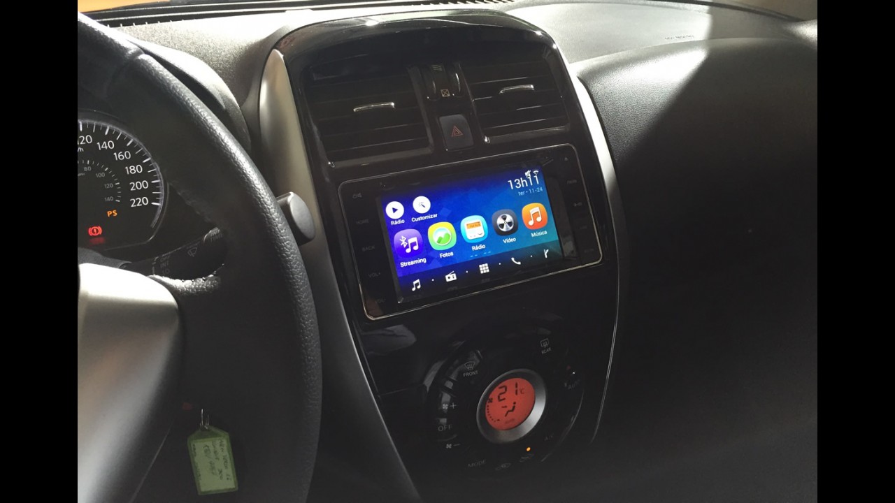 Nissan lança multimídia com Waze integrado para March e Versa 2016