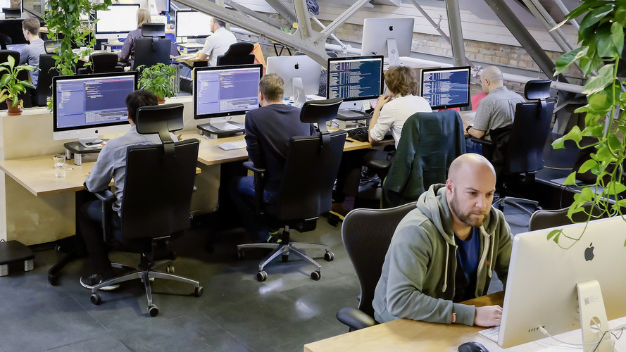 VW preparing tech boom by hiring more than 1,000 IT experts