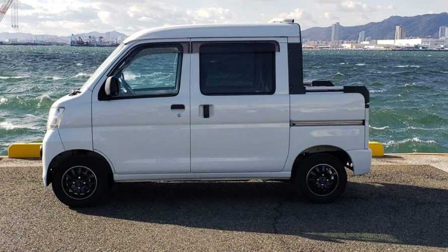 Cute Daihatsu HiJet Deck Van Has The Tiniest Truck Bed We’ve Ever Seen