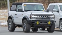 Ford Bronco Dua Pintu Soft Top Spy Foto Tiga Perempat