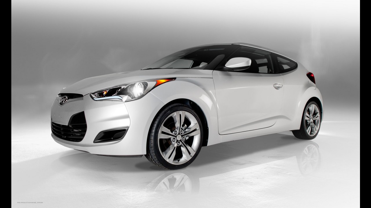 Hatches premium: Veloster e Série 1 lideram em junho