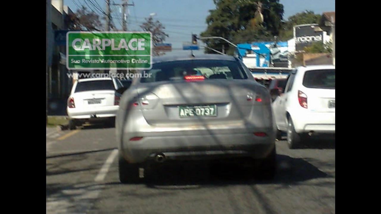 Flagra 2: Novo Renault Mégane / Fluence é flagrado com pouco disfarce em Curitiba