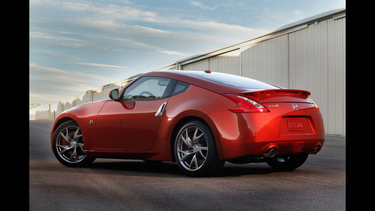 Nissan atualiza visual do 370Z para a linha 2012