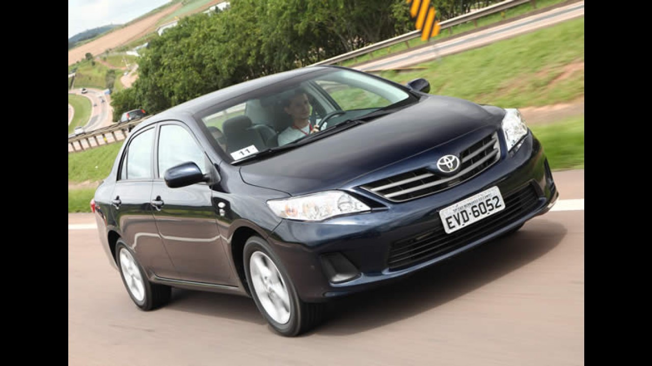 NOVO LÍDER: Novo Civic ultrapassa Corolla e assume a ponta entre os sedãs médios em maio