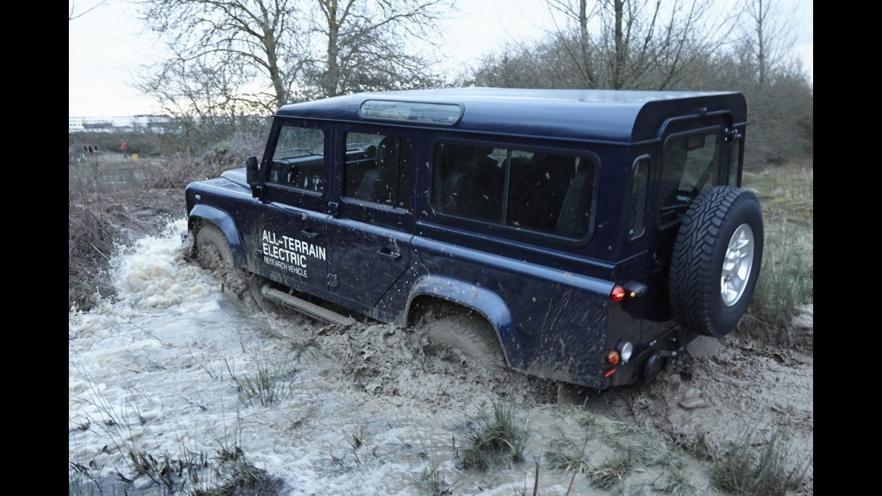 Land Rover mostrará versão elétrica do Defender em Genebra