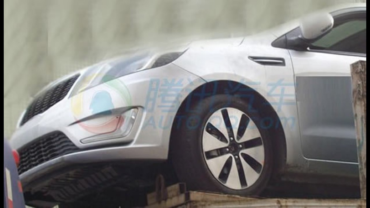 Site chinês flagra o novo Kia Rio Sedan sem disfarces