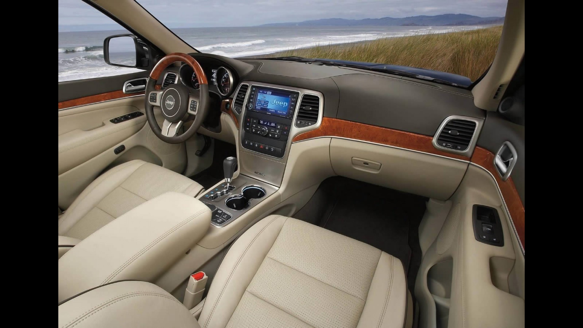 Jeep Grand Cherokee 2011 nas lojas brasileiras com preço inicial