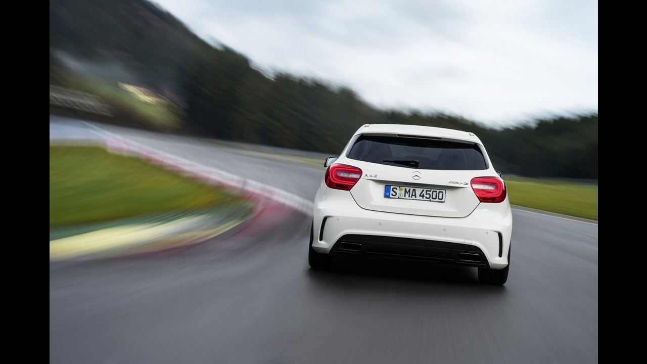 Volta rápida: A 45 AMG e CLA 45 AMG abordam desempenho de maneiras distintas