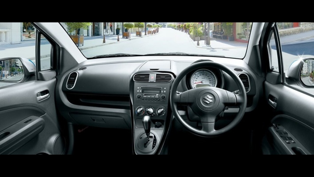Suzuki apresenta hatch compacto Splash com visual reestilizado no Japão