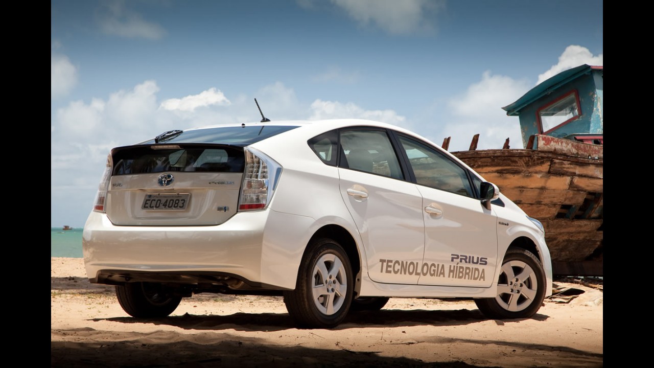 Toyota Prius começa a ser vendido no Brasil por R$ 120.830
