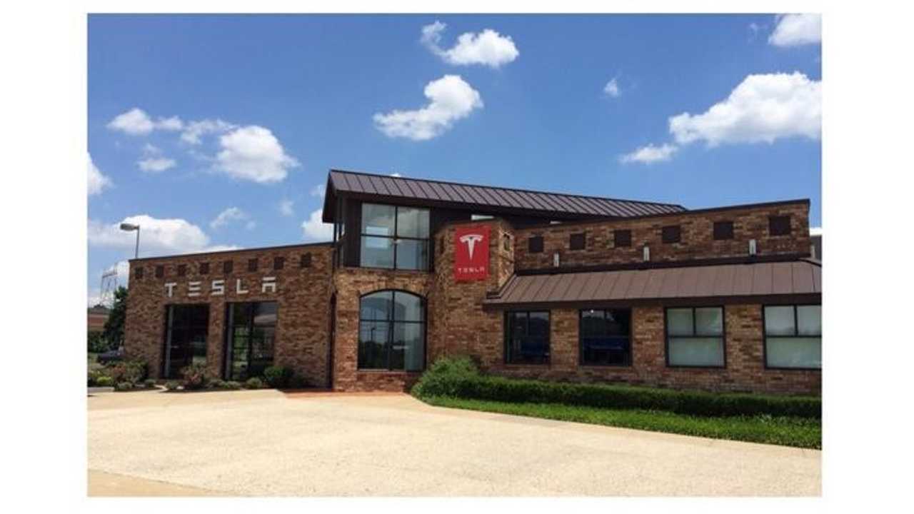 <em>Tesla Retail Store, Brentwood, TN Retail Store (via Twitter @cfitzgibbon)</em>