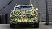 Aston Martin DBX, le foto spia