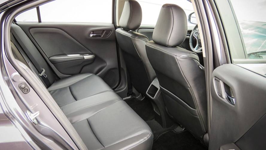 Toyota Yaris Sedan x Honda City