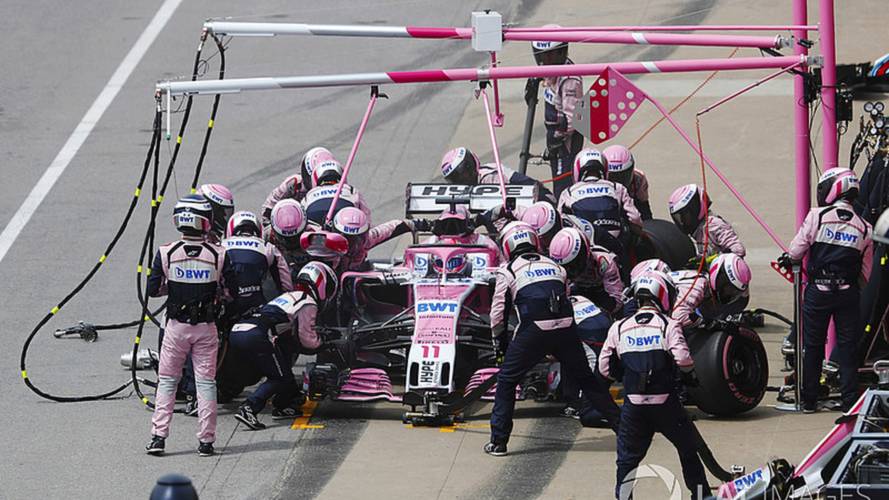 Sergio Perez, Force India VJM11, hace un pit stop