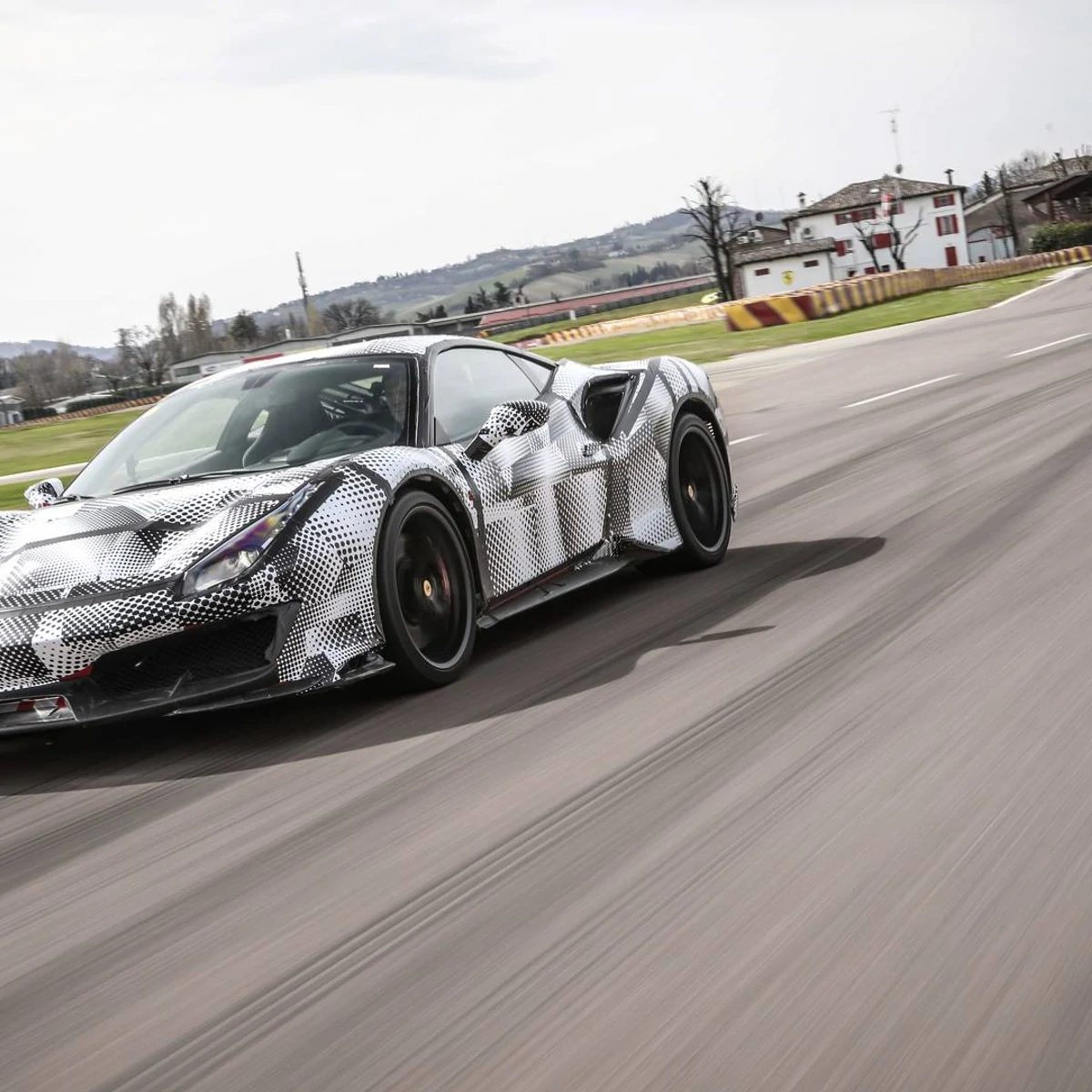 2018-ferrari-488-pista-