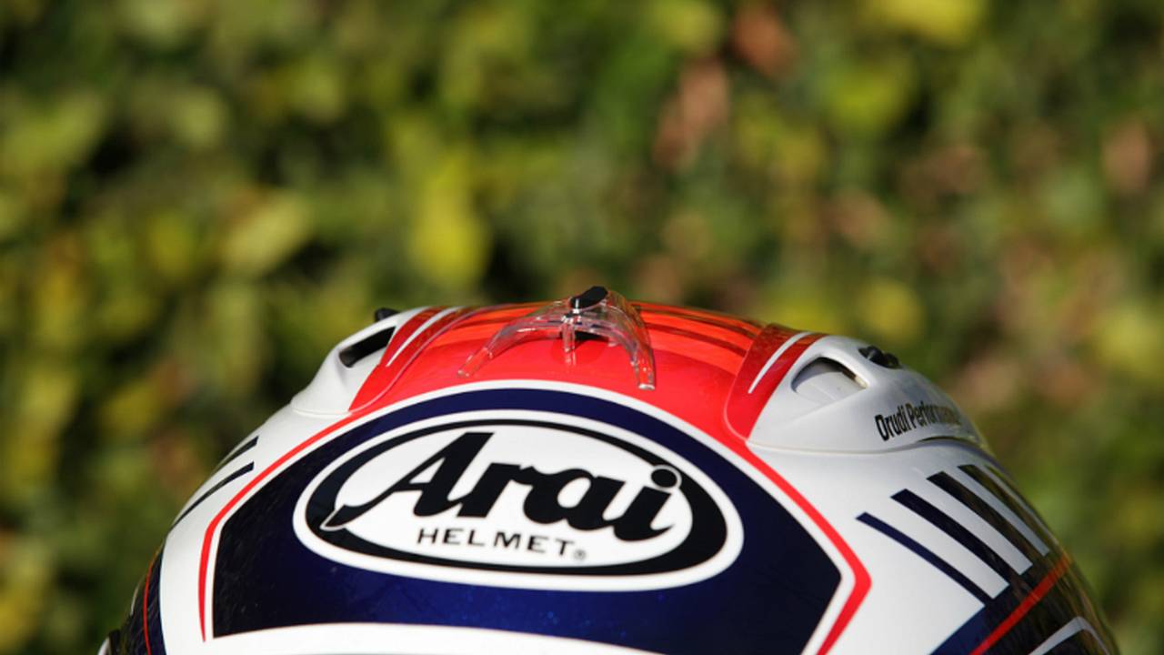 Top vents allow good airflow through the helmet, working in conjunction with vent in chin bar and face-shield.