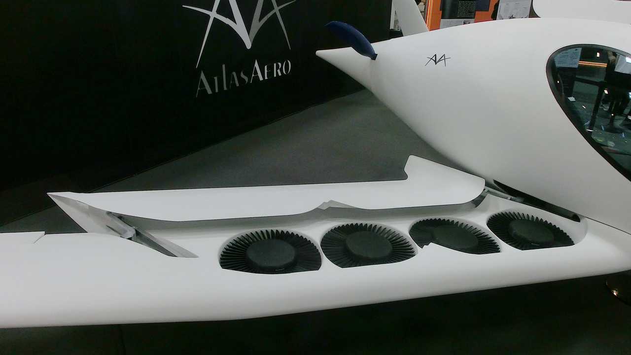 AtlasAero VTOL-Flugzeug mit seriellem Hybridantrieb auf der IAA Mobility 2021