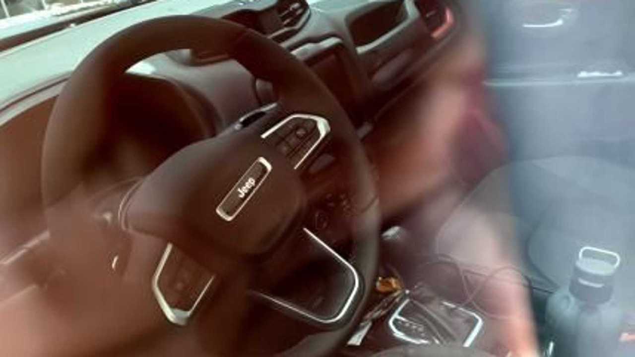 Jeep Renegade 2023 - Flagra