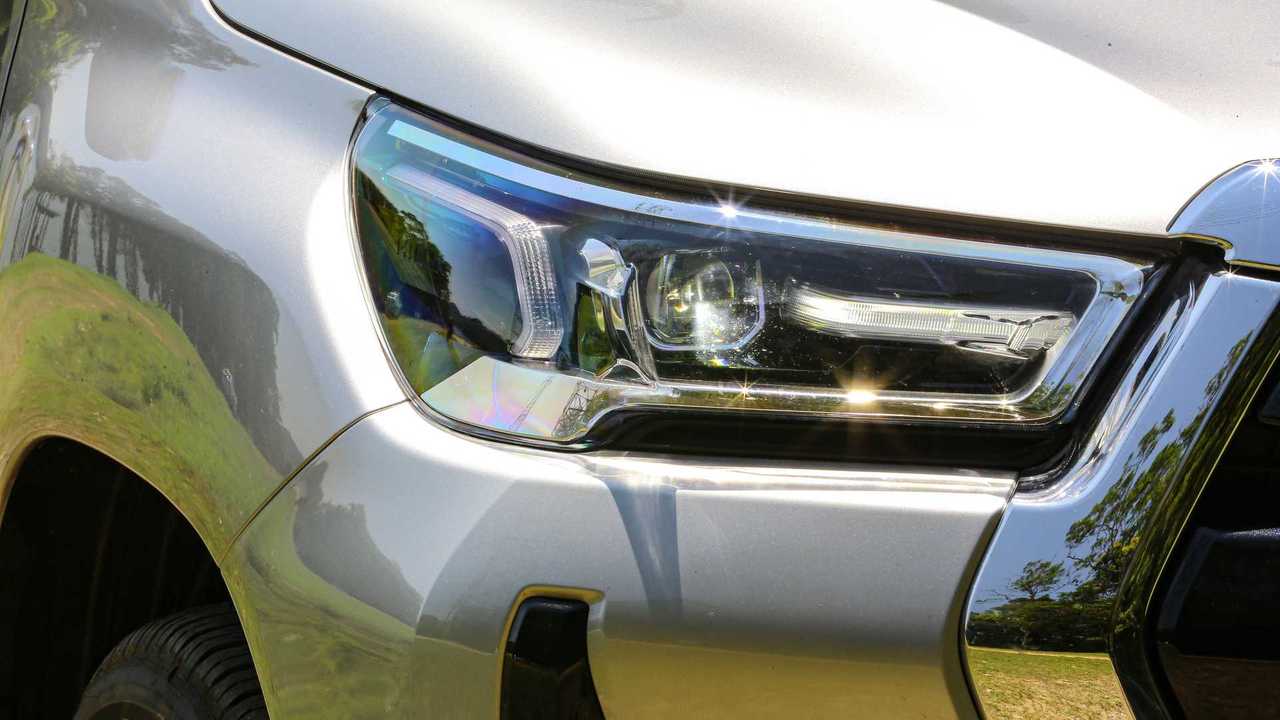 Farol fullLED da Toyota Hilux SRX 2021