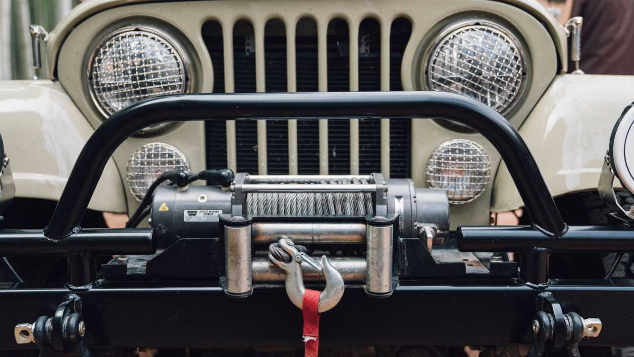 Jeep CJ-8 Scrambler ARB Overland Edition