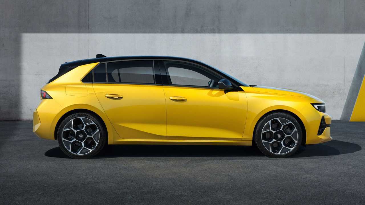 2022 Vauxhall Astra revealed - right side profile
