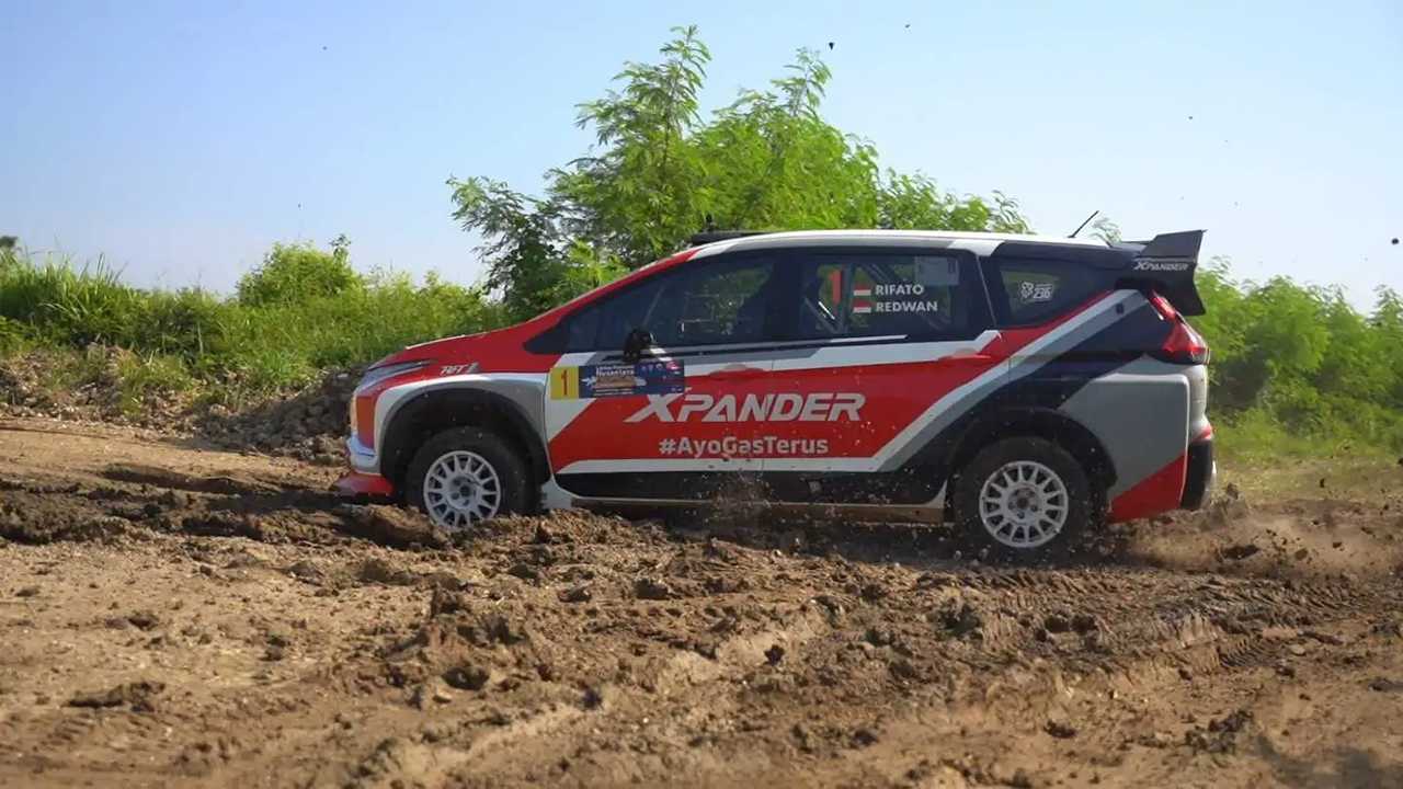 Mitsubishi Xpander AP4 1
