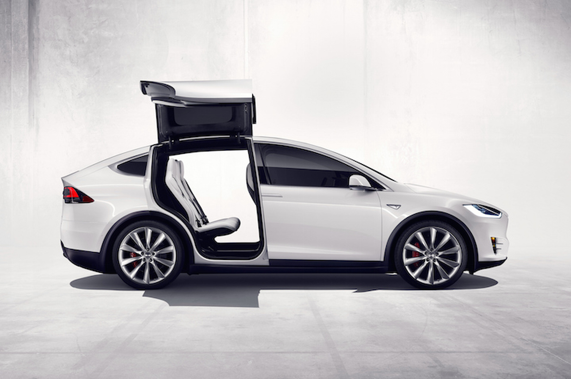 Bob Lutz Is Wrong, Tesla Isn't Doomed