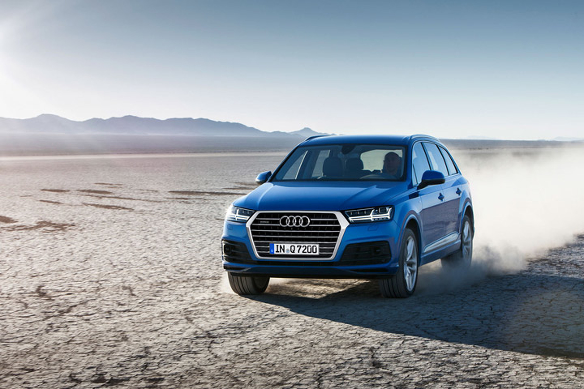 2016 Audi Q7 Looks Sleek, Boasts 373HP Diesel Hybrid