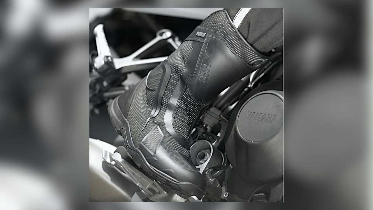 IXS Tour Boot Techno-ST+ On Bike