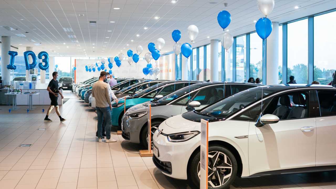 First UK customers receive their VW ID.3s