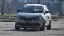 2021 Lancia Ypsilon Spia Anteriore foto