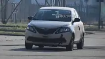 2021 Lancia Ypsilon Spia Anteriore foto