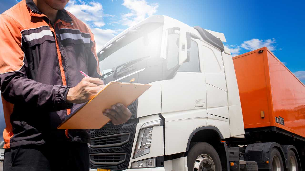 Truck driver daily checks before driving