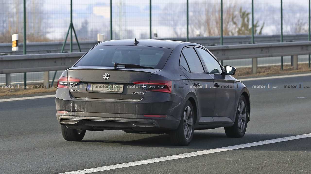 Skoda Superb 2019 Hatchback y Combi fotos espía